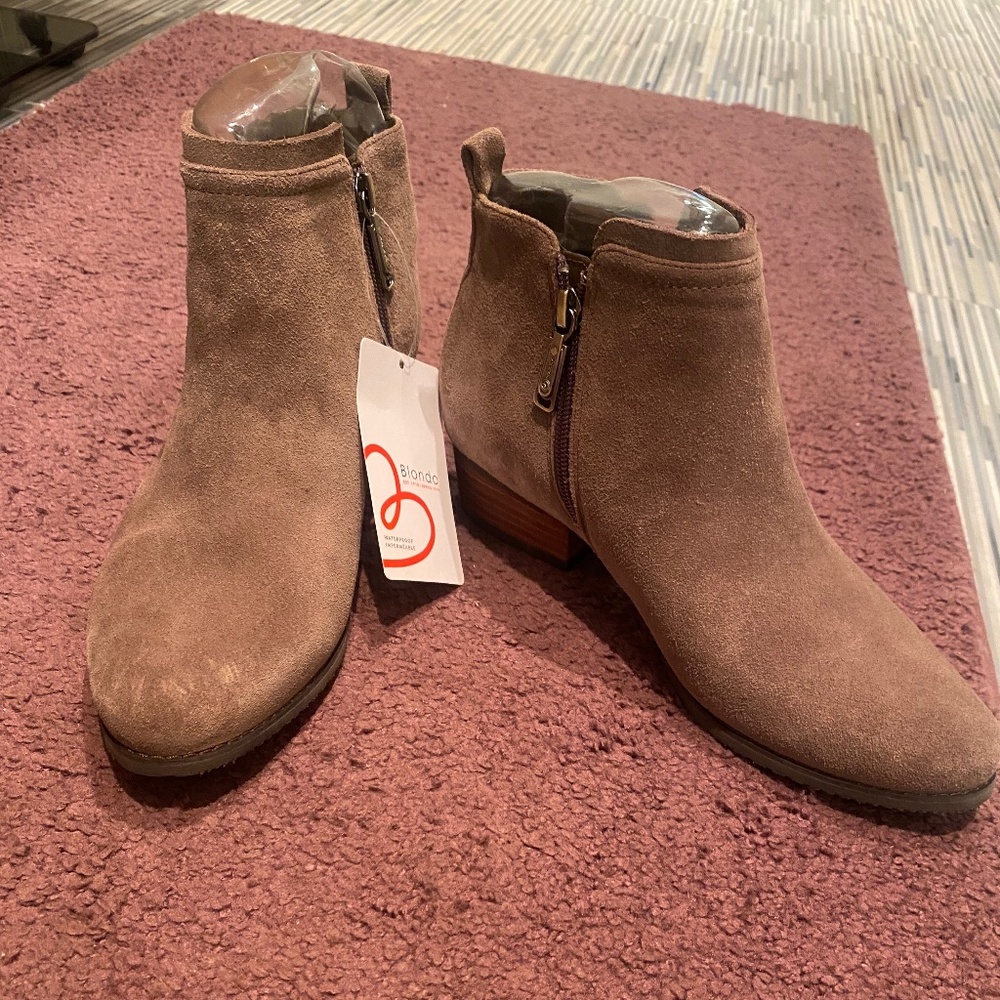 Blondo women's taupe suede shortie boots